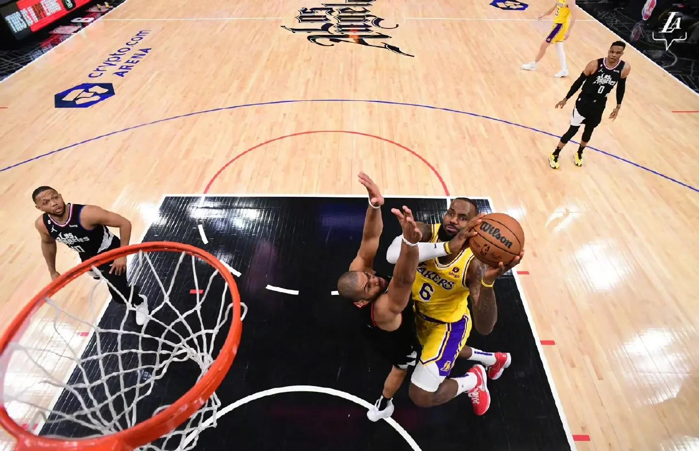 球队策略高明，击败对手轻松取胜