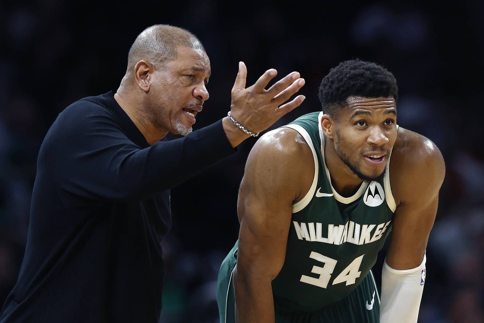 雄鹿惨遭热火绝杀,字母哥孤掌难舞 雄鹿惨遭热火绝杀,字母哥孤掌难舞