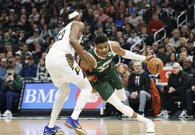 雄鹿惨遭热火绝杀,字母哥孤掌难舞 雄鹿惨遭热火绝杀,字母哥孤掌难舞