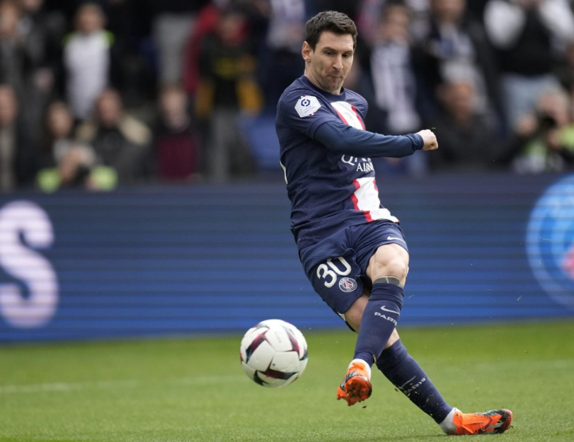 开云体育登录-巴塞罗那3-2惊险战胜巴伦西亚，梅西献绝杀