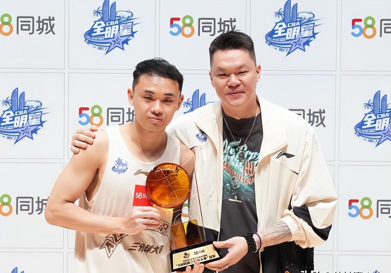 霍华德大号双10率队晋级 霍华德大号双10率队晋级