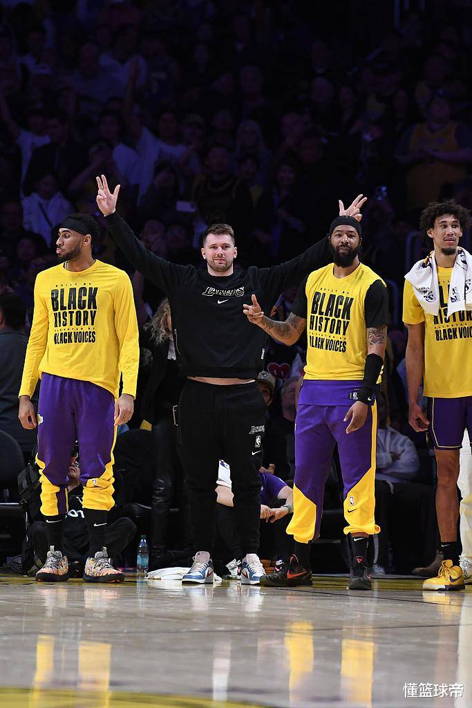 波特兰胜湖人，利拉德三分步行者击败湖人