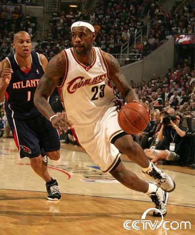 骑士主场大胜老鹰,取得胜利 骑士主场大胜老鹰,取得胜利